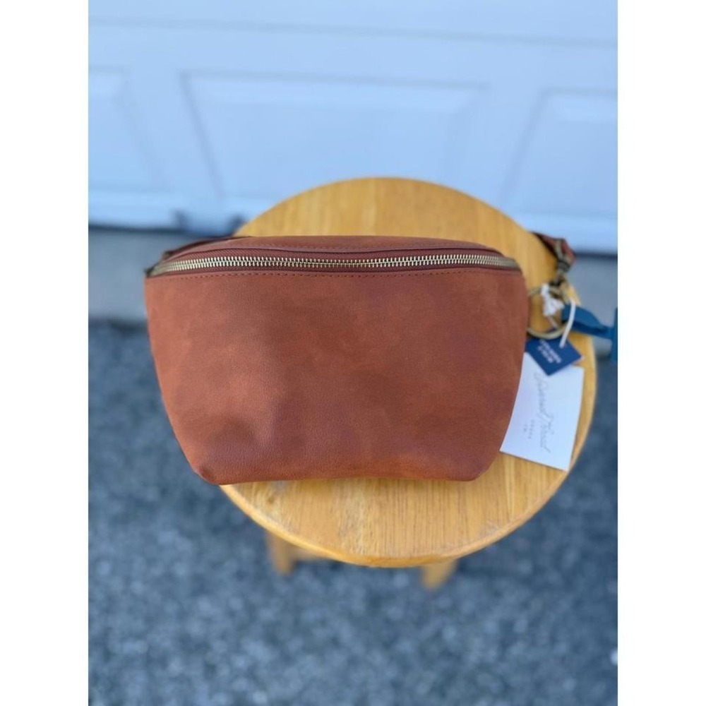 Universal Thread Brown Faux Leather Fanny Pack Waist Bag NWT VT9397D